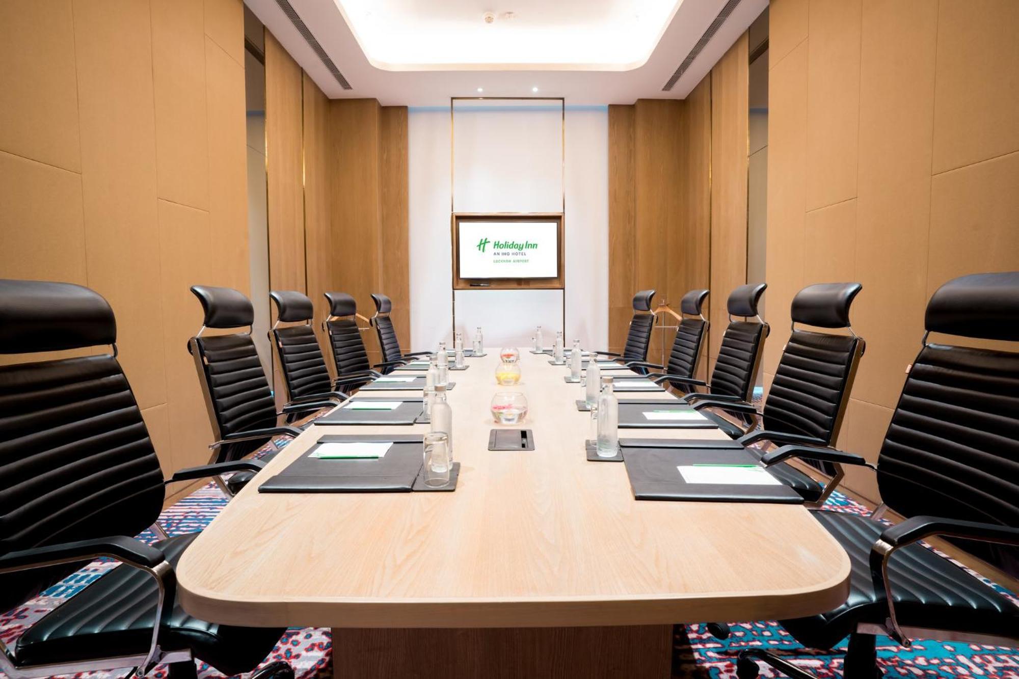 Holiday Inn Lucknow Airport By Ihg Exterior foto